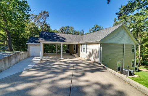 Lakefront Gilbertville Haven with Private Boat Dock! - Foto 30