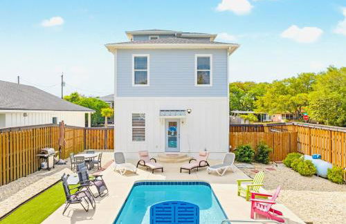 Lion of the Beach - Photo 33