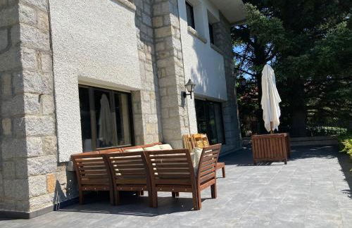 Los Cedros, gran chalet con piscina y apartamento en Navacerrada - Foto 27