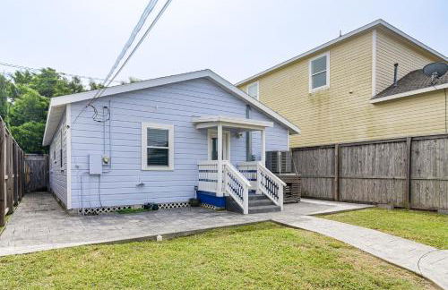 Steps to Seawall Fenced Family Home in Galveston! - Foto 20