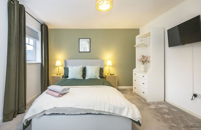 The Lake Hub - Photo 1