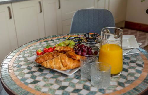 The Owl House - Hot Tub Adventures in Moreton - Pass the Keys - Foto 17