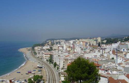 Beachfront Apartment with Sea Views & Private Parking - Foto 13