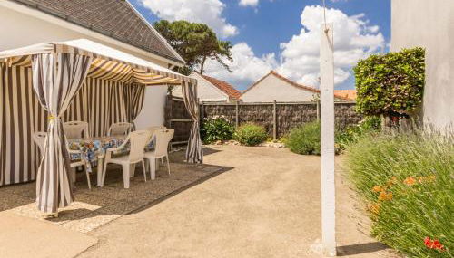 Charmant Gîte Familial à 30m de la Plage avec Cour Fleurie, Proche Commerces et Pêche à Pied - FR-1-306-833 - Foto 2