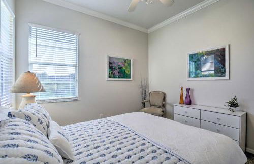 Bright and Sunny Riverview Oasis with Pool and Pond - Foto 20