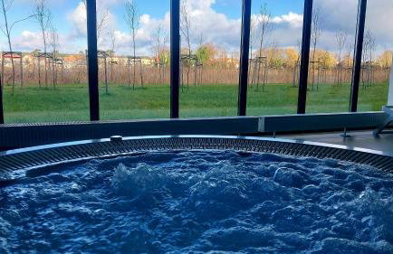 Studio by the River with Terrace, Basen, Sauna, Jacuzzi, Fitness - Foto 31