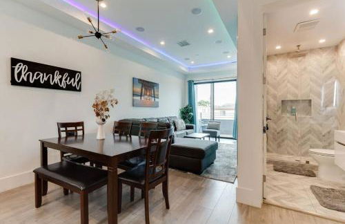 Luxury Modern 4 Bedroom 3 Bathroom Home with Rooftop Deck #2 - Photo 32