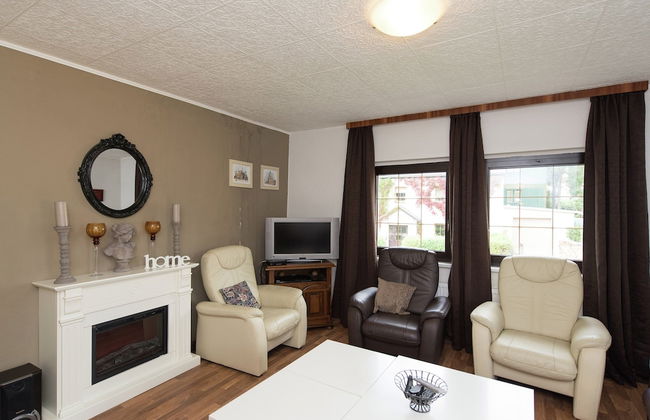 Classy Holiday Home in Deutschneudorf near Glockenwanderweg - Foto 1