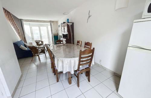 Charmante maison à 150m de la plage, 2 chambres, jardinet, proche Jullouville et St Pair-sur-Mer - FR-1-361-33 - Photo 13