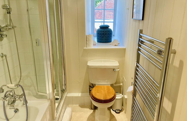 Dolls House - Luxury Townhouse - From 400 Per Night - Photo 21