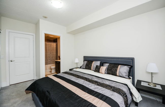 Sarkar Suites - 330 Burnhamthorpe Road - Photo 5