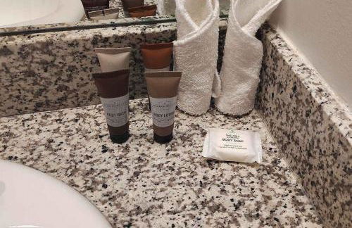 Modern Comfort and Resort Style Living Near CU - Foto 16