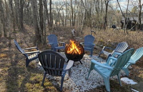 WOW!! Ultimate Pocono Retreat Hot Tub, Game Room, Fire Pit, Near Lakes & Hiking! - Foto 4