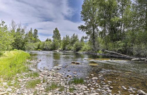 Riverfront Cabin, 4 Mi to Granby Ranch - Foto 3