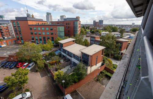 Vista Verde - Luxury City Penthouse 2BR - Sleeps up to 6 - Parking - Photo 60