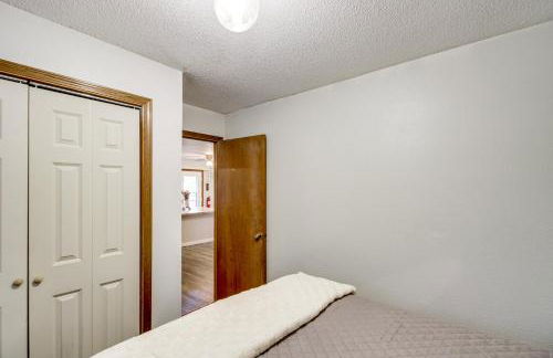 Near Lakes Updated Family Home with Deck in Cushing - Foto 19