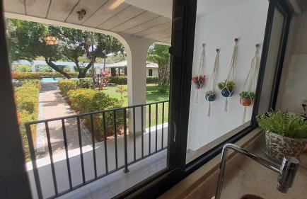 Guarajuba Summer Flat Melhor localização de Guarajuba e melhores Flats Beira Mar de Guarajuba Dispomos de 4 flats decorados no mesmo condomínio Aqui você não precisa de carro para nada Faça tudo à pé - Foto 66