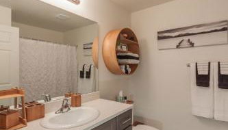 Modern and Stylish KING bed Wifi FREE Parking - Foto 5, towels