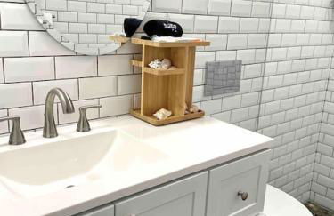 Beach gem! Hot Tub/EV/2bd/3.7mi beach/.5mi outlets - Foto 44