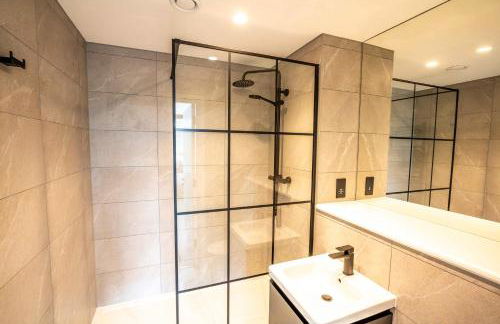 Modern and Sleek 2 Bed Flat in Central Manchester - Foto 29