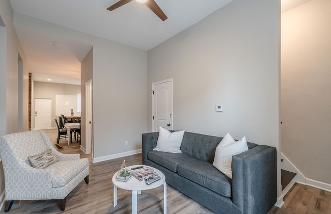 Designer Townhome 2 of 3 Left Side - JZ Vacation Rentals - Photo 23