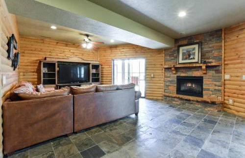 Luxury Lakefront Chalet Resort 2 Pools FREE Amenities Dock Kayaks Waterslide - Foto 78