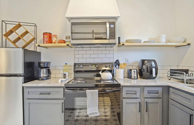 3-story 6-bedroom 4 Bathrooms 3min-asian Dist - Photo 56