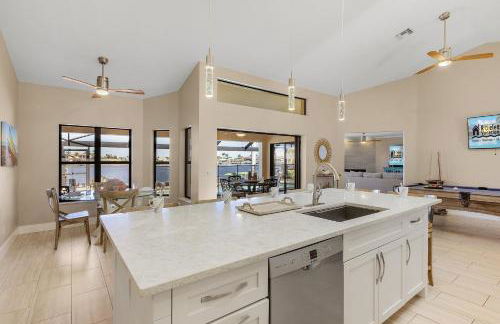 Modern, Luxurious, Waterfront home with Heated Pool - Villa Dock Holiday - Roelens Vacations - Foto 20