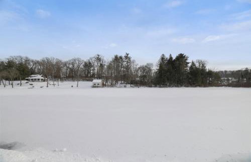 Lakefront Couples Retreat in the Poconos - Foto 12