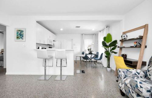 Renovated 2BR Home - Hot Tub, Gym & Beach Nearby - Foto 22