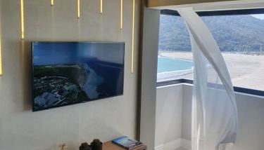 Lindo apto tudo novinho, prédio frente mar - Foto 4