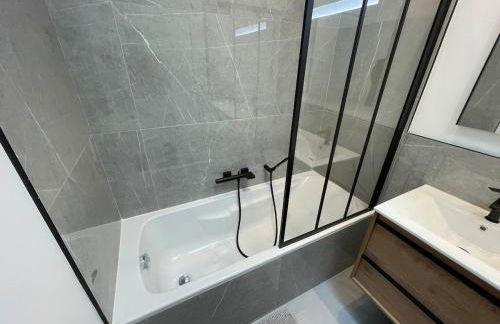 Spacious Luxury Modern Villa with Pool, Beaches and Garden - Foto 15