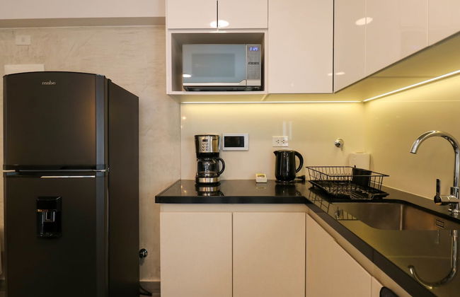 w Captivating 1BR in Miraflores - Photo 24