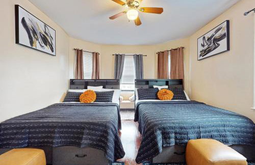 3 Mi to Franklin Park Zoo! Bright Residential Stay - Foto 17