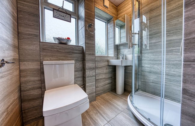 Modern 3 Bedroom 2 Bath Hse with Parking - Foto 18