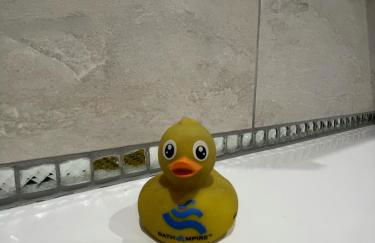 Riverside 2 Bedroom Townhouse with Car Charger - Foto 19