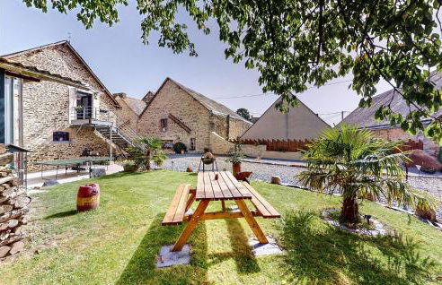 Cozy Apartment In Neuilly Le Vendin - Photo 2