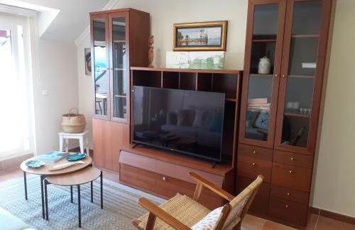 Atico con terraza y piscina comunitaria - Foto 16