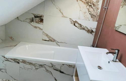 Élégant T4 lumineux en centre-ville - Foto 9