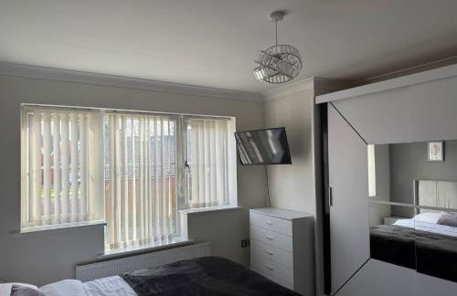 Rhuddlan 5-Bed House Sleeps 7 Pet-Friendly - Photo 9