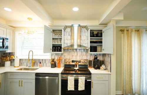 Modern Luxe Retreat -Heart of Chesterfield - Foto 57