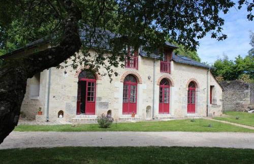 Gîte de la Mignonerie du Château de Jallanges pour 19 personnes avec 4 ou 7 chambres - Foto 2