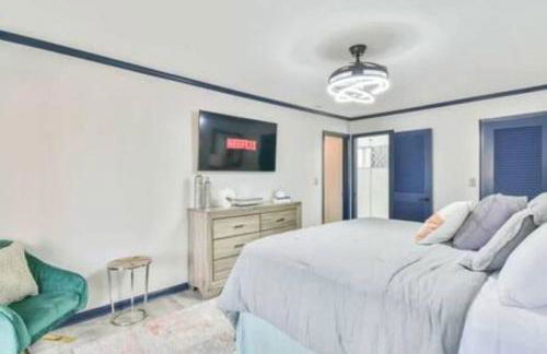 NEW! Lakefront|Lux|Games|HotTub|Dock|Friends+Fam! - Foto 32