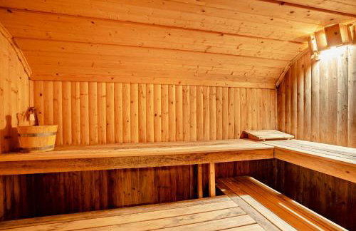 Luxury Detached House in Large Private Grounds, with Outdoor Jacuzzi and Sauna - Foto 12