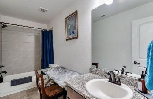 Lake Conroe Family Retreat BBQ, Games, and Boating - Photo 9