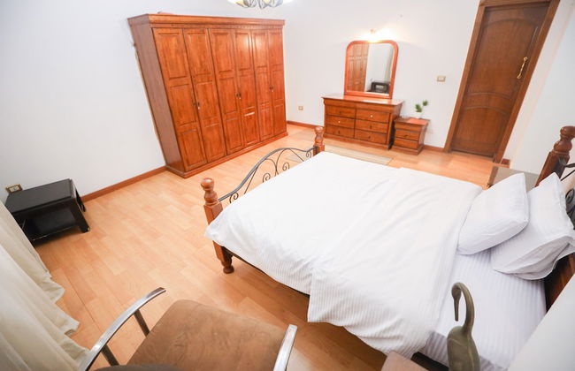 Angel Amber Kiss 2BR Apt - Photo 5