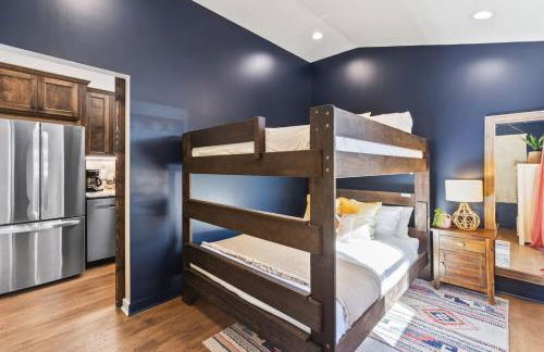 Chic and Cozy - Walk to Bars, Coffee, and Restaurants - Foto 9