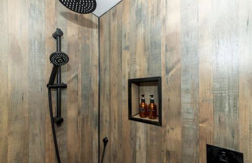 The Lodge - Elegant Comfort in a Peaceful Setting - Photo 29