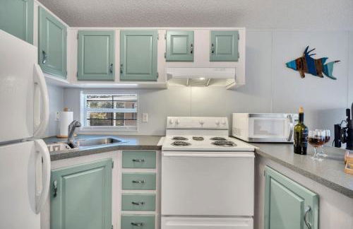 Lake Placid Home Boat Parking and Clubhouse Access by RedAwning - Foto 20