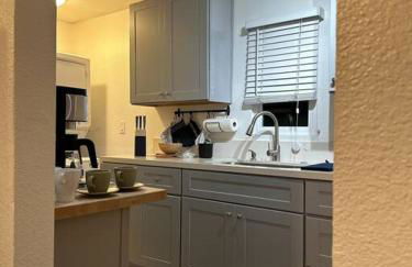 Modern Eclectic 1BR by Downtown, Airport & More - Foto 10